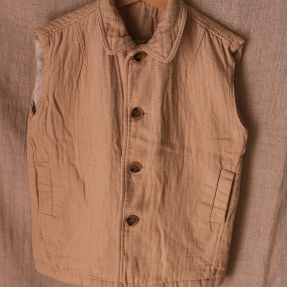 Linen lightly padded kids vest, size 6-10 biege/sand color. Excellent condition - Picture 1 of 6